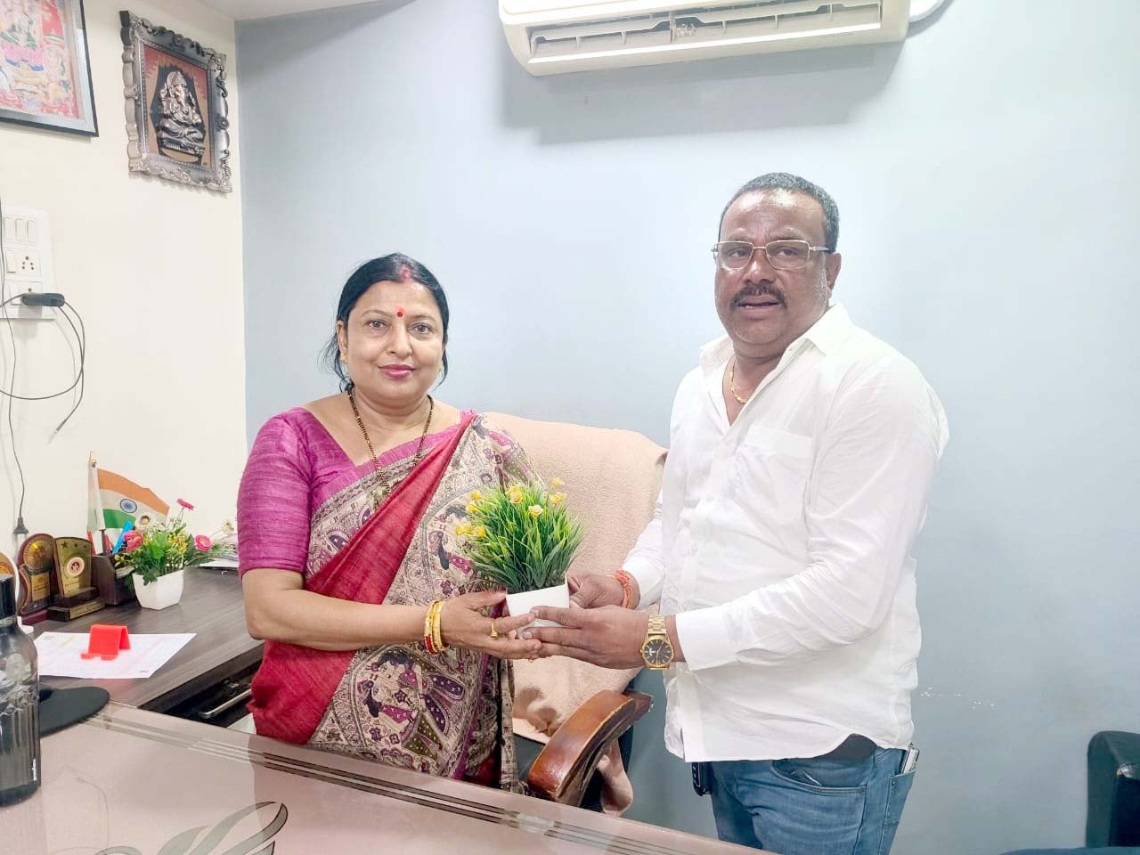ઉમરગામમાં વસતા બિહારના વતનીઅોની મુલાકાત લીધી