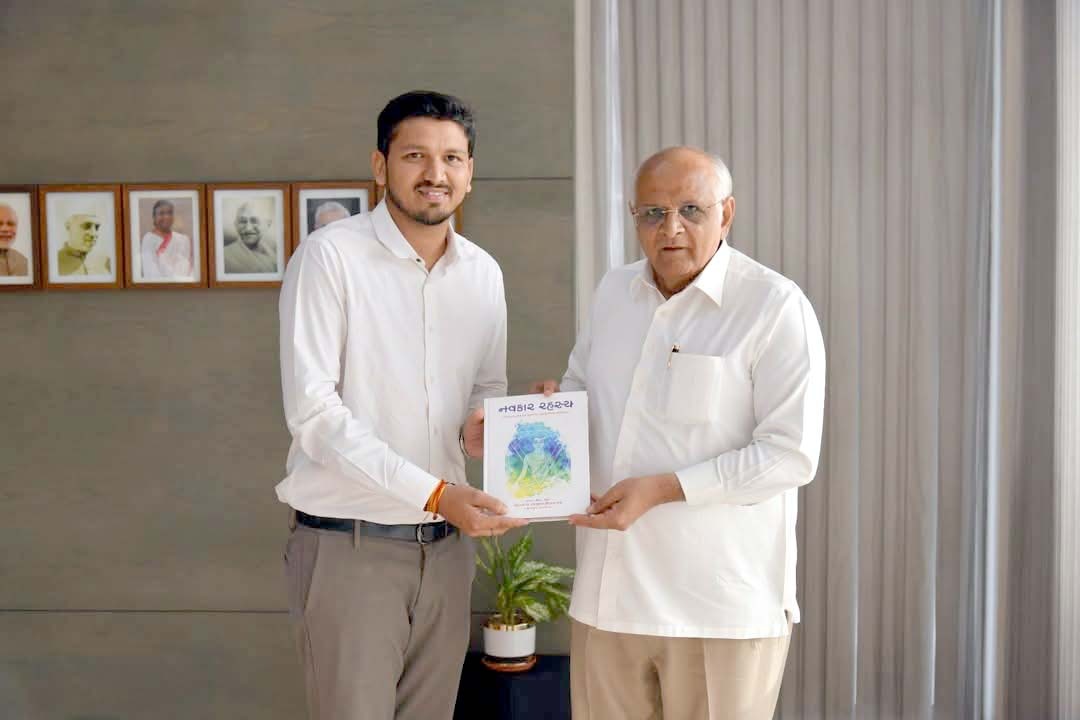 ઉમરગામના ઘ્ખ્ ચિંતન શાહઍ ઘ્પ્ ભૂપેન્દ્ર પટેલ સાથે મુલાકાત કરી